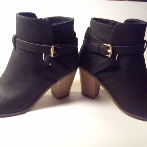 New Black Fashion Booties  *MAKE AN OFFER* - Picture 2 of 6
